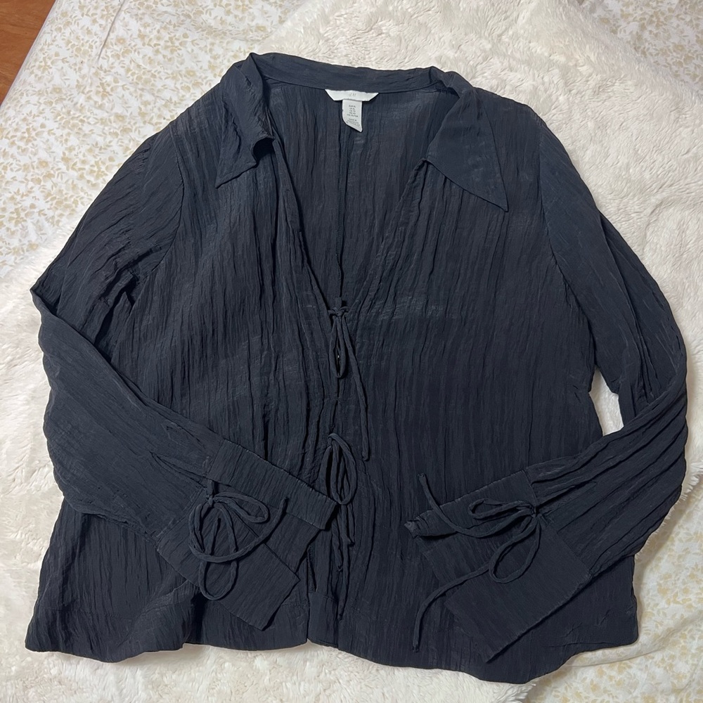 HM tie front top